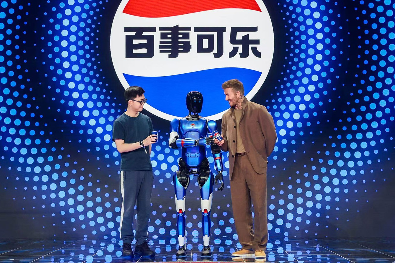 4688美高梅机器人携手百事中国共创“百事蓝宝” 共燃渴望新章